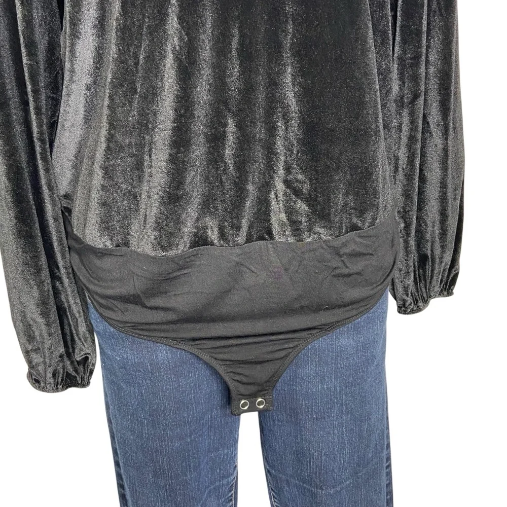 TORRID NWT Bodysuit Black Velvet Long Sleeve V Neckline Size 1 - Picture 10 of 16